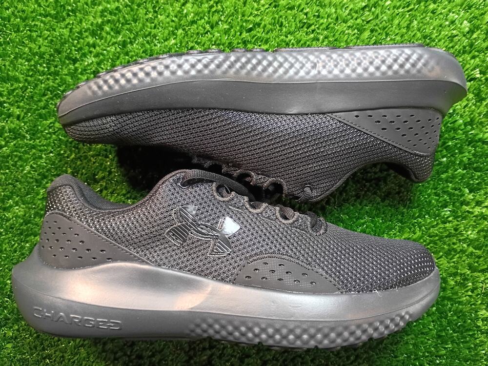 Under Armour Charged Surge 4 Running Shoes - Men's Size 10